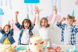 Meet the Fiver Party: The Minimalist Kids Party Trend We’re Totally Trying This Year