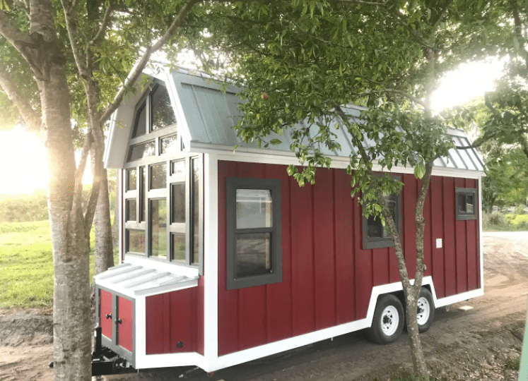 Tiny House In Florida that looks like a barn