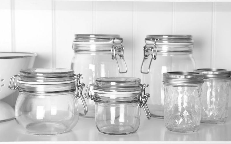 Photo of six pieces mason jars on a light colored background